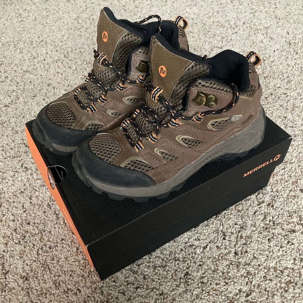 Kids Merrell Hiking Boots Size 13.5